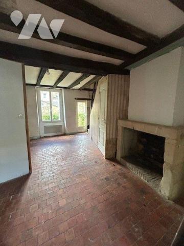 MAISON A VENDRE BAUGE EN ANJOU
Commerces, Services, Ecoles...
Maison située centre de Baugé
...