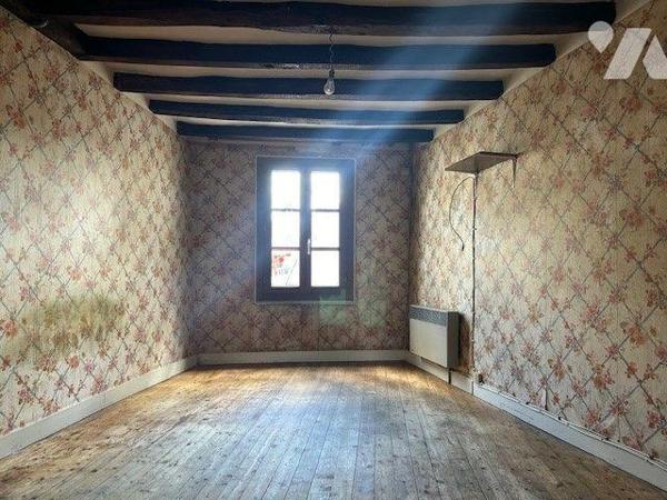 MAISON A VENDRE BAUGE EN ANJOU
Commerces, Services, Ecoles...
Maison située centre de Baugé
...