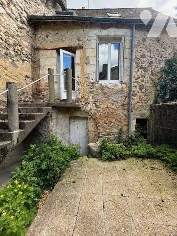 MAISON A VENDRE BAUGE EN ANJOU
Commerces, Services, Ecoles...
Maison située centre de Baugé
...