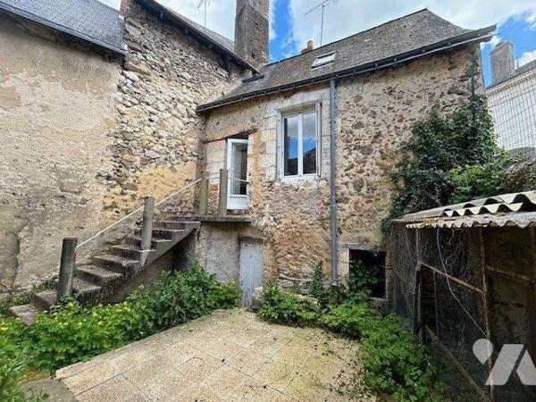 MAISON A VENDRE BAUGE EN ANJOU
Commerces, Services, Ecoles...
Maison située centre de Baugé
...