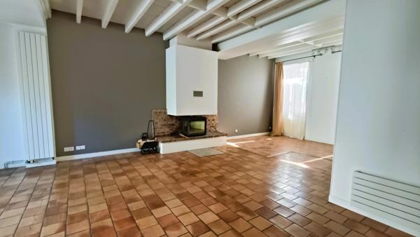 Maison bourgeoise avec jardin intimiste, garage, piscine