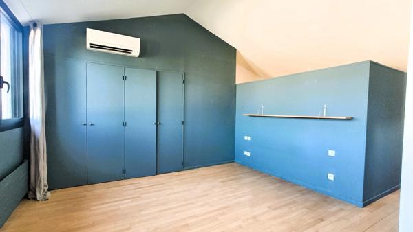 Maison bourgeoise avec jardin intimiste, garage, piscine