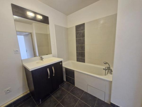 Appartement à vendre 3 pièces SAINT PRIEST (69) DERNIER ETAGE / GARAGE