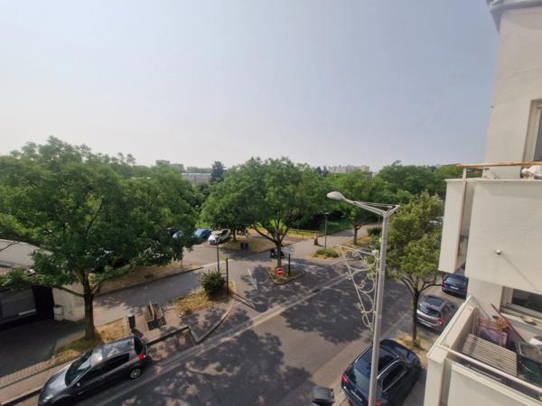 Appartement à vendre 3 pièces SAINT PRIEST (69) DERNIER ETAGE / GARAGE