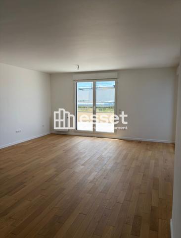 Location Appartement 4 pièces 102.86 m² - Courbevoie 92400