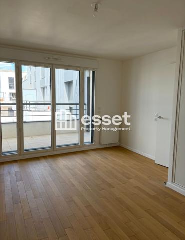Location Appartement 4 pièces 102.86 m² - Courbevoie 92400