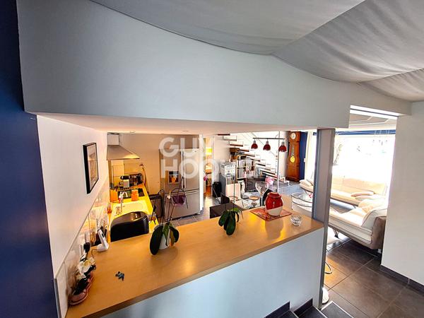 Belle Aunisienne rénovée,10 pièces avec piscine au calme.