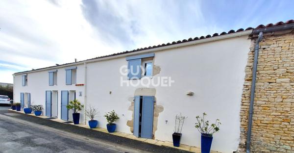Belle Aunisienne rénovée,10 pièces avec piscine au calme.
