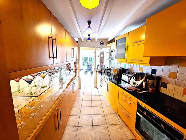 Belle Aunisienne rénovée,10 pièces avec piscine au calme.