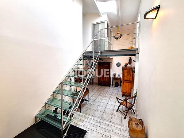 Belle Aunisienne rénovée,10 pièces avec piscine au calme.