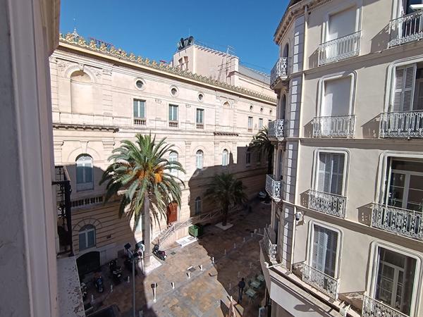 Toulon Place de l'Opéra. Immeuble complet de 16 lots en R+6 de 380m²