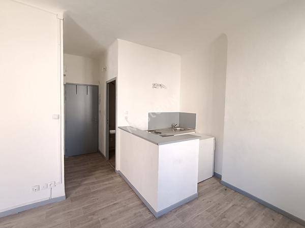 Toulon Place de l'Opéra. Immeuble complet de 16 lots en R+6 de 380m²