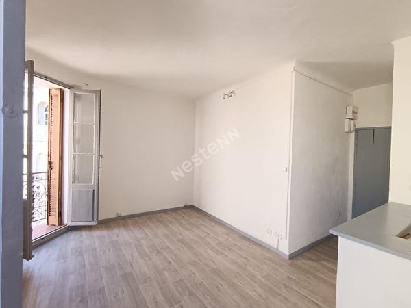 Toulon Place de l'Opéra. Immeuble complet de 16 lots en R+6 de 380m²