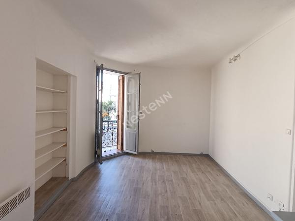 Toulon Place de l'Opéra. Immeuble complet de 16 lots en R+6 de 380m²