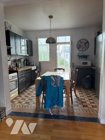 Maison de ville - Quartier Velpeaux - Tours
90 m², Terrain 122 m², 4 niveaux

En plein coeur...