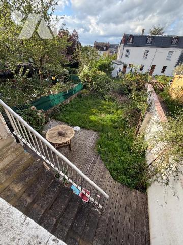 Maison de ville - Quartier Velpeaux - Tours
90 m², Terrain 122 m², 4 niveaux

En plein coeur...
