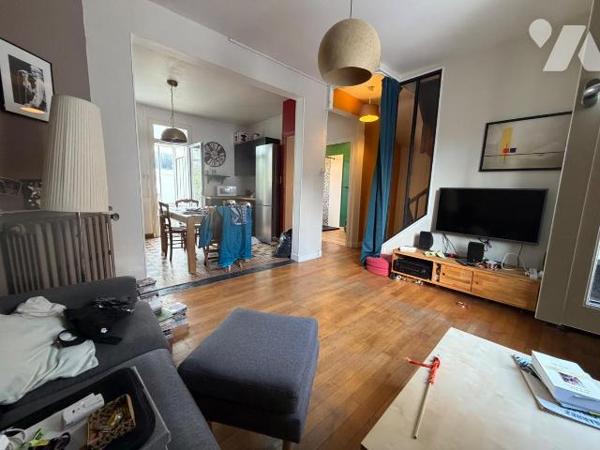Maison de ville - Quartier Velpeaux - Tours
90 m², Terrain 122 m², 4 niveaux

En plein coeur...