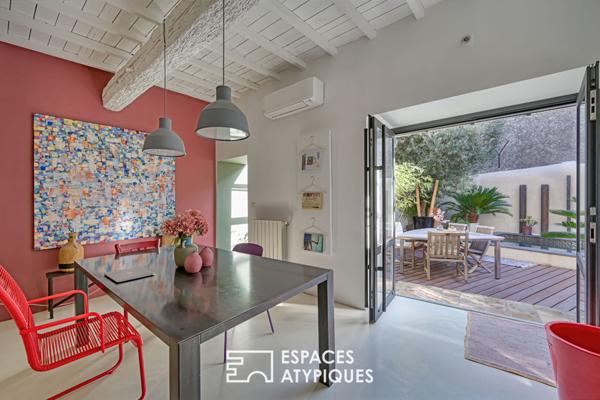 Élégance et Caractère : Magnifique Maison de Village avec Bassin Privatif