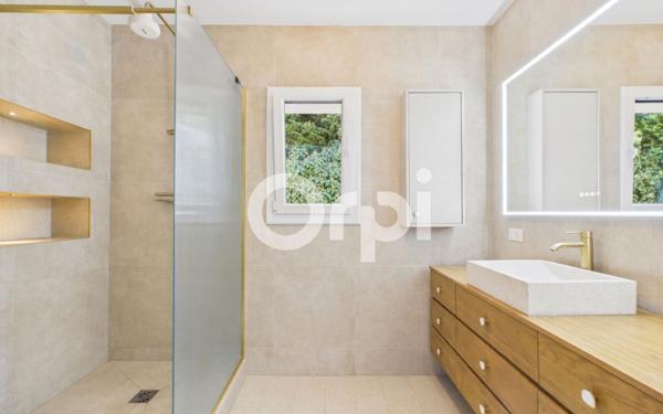 Maison à vendre    5 pièces • 159,29 m2 Mandelieu-la-Napoule