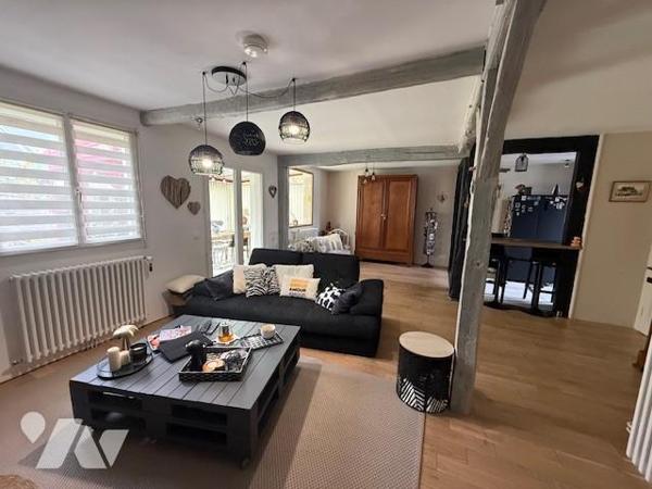 Entre Orbec et Lisieux jolie maison atypique aux prestations de qualités, joliment rénovée