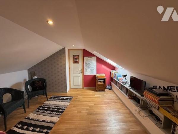 Entre Orbec et Lisieux jolie maison atypique aux prestations de qualités, joliment rénovée