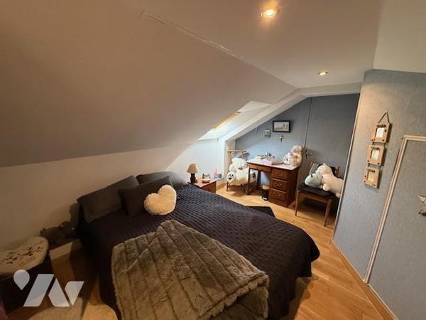 Entre Orbec et Lisieux jolie maison atypique aux prestations de qualités, joliment rénovée