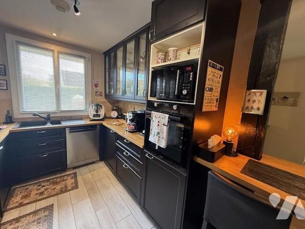 Entre Orbec et Lisieux jolie maison atypique aux prestations de qualités, joliment rénovée