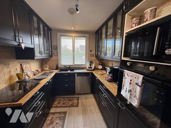 Entre Orbec et Lisieux jolie maison atypique aux prestations de qualités, joliment rénovée