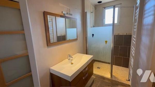 Entre Orbec et Lisieux jolie maison atypique aux prestations de qualités, joliment rénovée