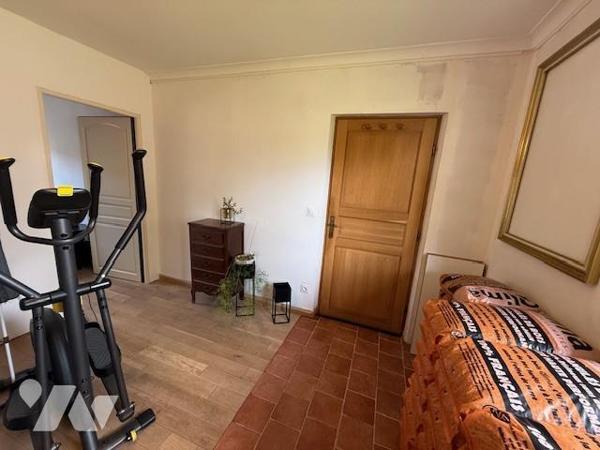 Entre Orbec et Lisieux jolie maison atypique aux prestations de qualités, joliment rénovée