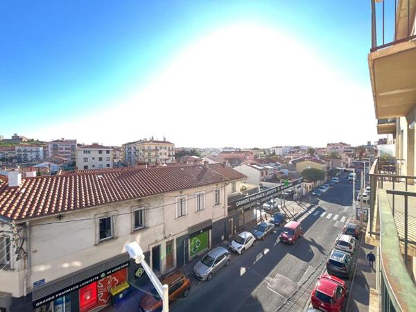 Charmant appartement de type T3/T4 de 106 m²  très spacieux avec balcon  au 2 ème étage sans ascenseur