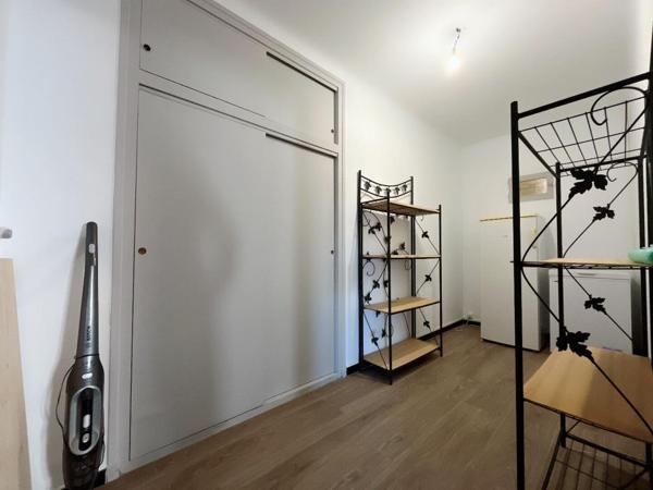 Charmant appartement de type T3/T4 de 106 m²  très spacieux avec balcon  au 2 ème étage sans ascenseur