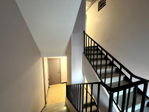Charmant appartement de type T3/T4 de 106 m²  très spacieux avec balcon  au 2 ème étage sans ascenseur
