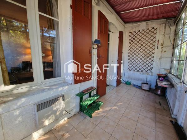 La Seyne sur mer maison bourgeoise de 200m2 sur un terrain de 590m2, garage proche des transports et du port .