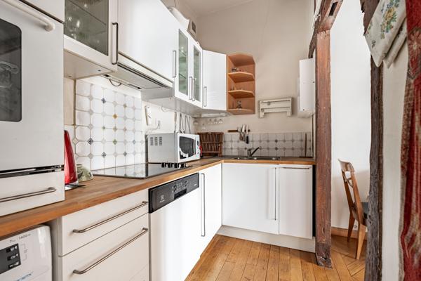 Marais / Place des Vosges – 101 m² – 3 chambres – Ascenseur – Charme & volumes