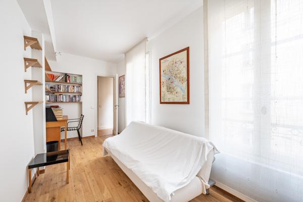 Marais / Place des Vosges – 101 m² – 3 chambres – Ascenseur – Charme & volumes