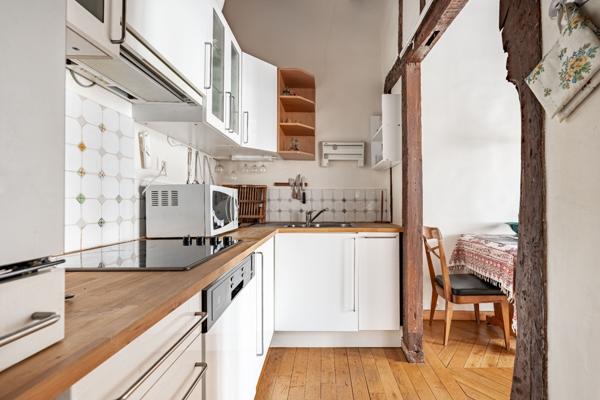 Marais / Place des Vosges – 101 m² – 3 chambres – Ascenseur – Charme & volumes