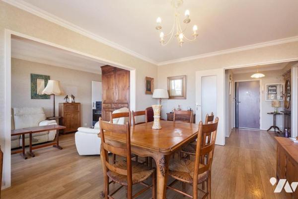 APPARTEMENT AU DERNIER ETAGE