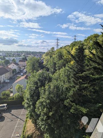 APPARTEMENT AU DERNIER ETAGE