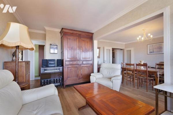 APPARTEMENT AU DERNIER ETAGE