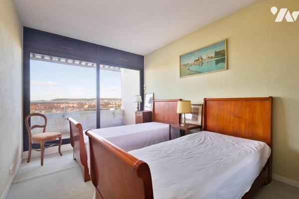 APPARTEMENT AU DERNIER ETAGE