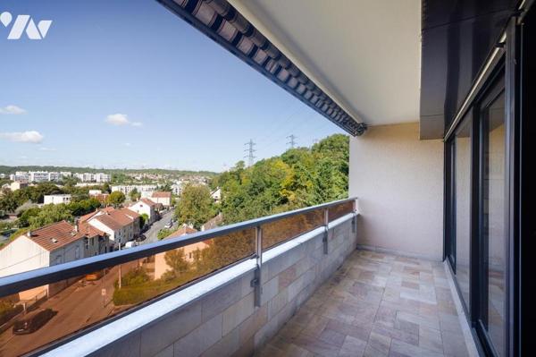 APPARTEMENT AU DERNIER ETAGE