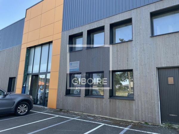 Local d'activites 1100 m² à louer PACE (réf : 35.6796)