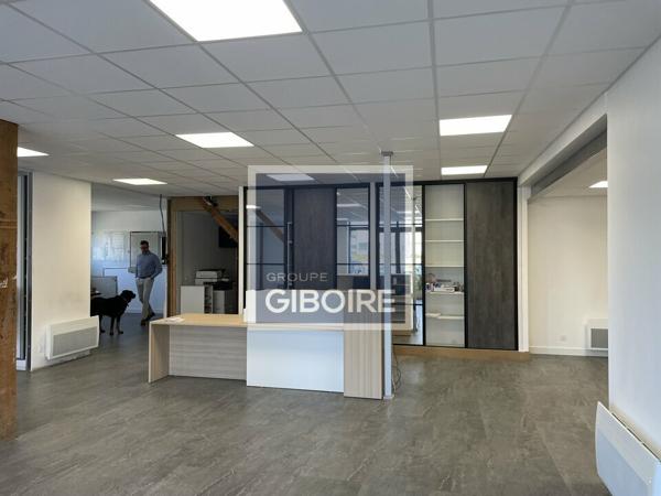 Local d'activites 1100 m² à louer PACE (réf : 35.6796)