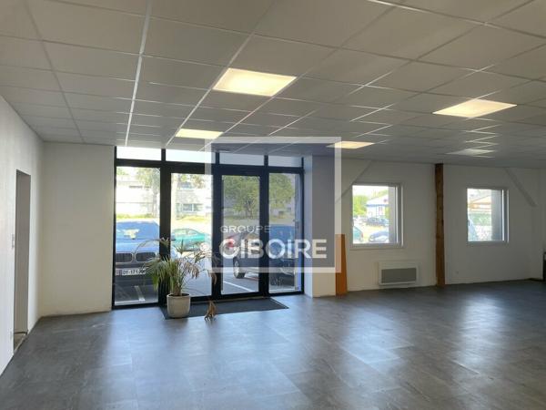 Local d'activites 1100 m² à louer PACE (réf : 35.6796)