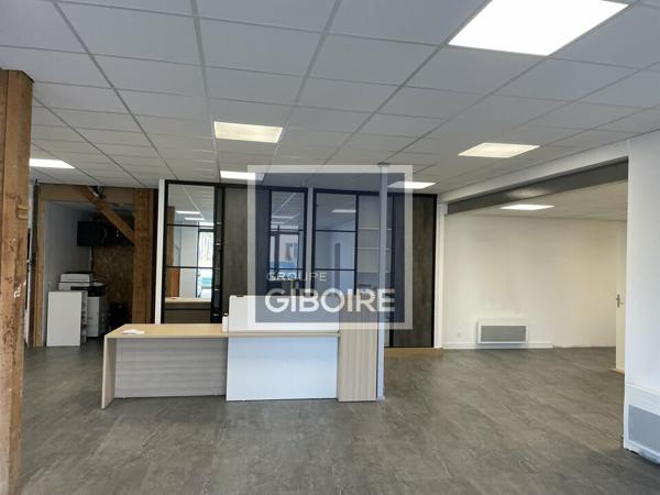Local d'activites 1100 m² à louer PACE (réf : 35.6796)