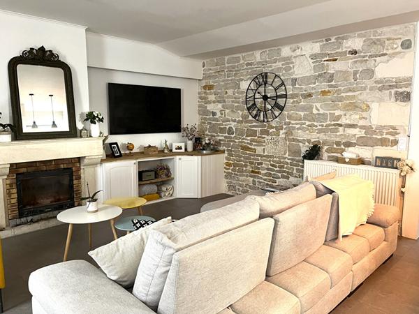 Grande maison en pierres. Centre de Marans (à 20 min de La Rochelle)