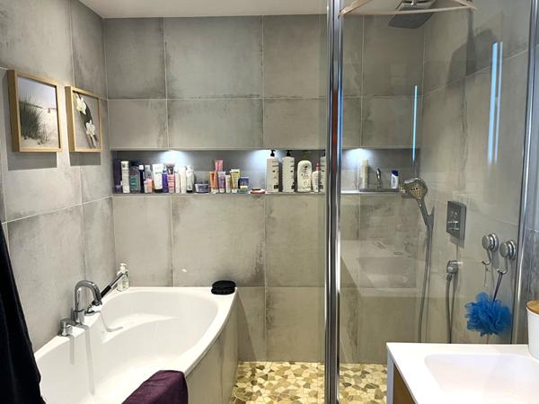 Grande maison en pierres. Centre de Marans (à 20 min de La Rochelle)