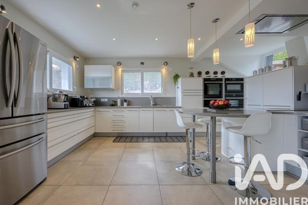 Maison à vendre 8 pièces 250 m² Bassens