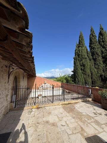 Location                                                      Appartement
                        
                     5 pièces                      220 m2                     à Vaugines